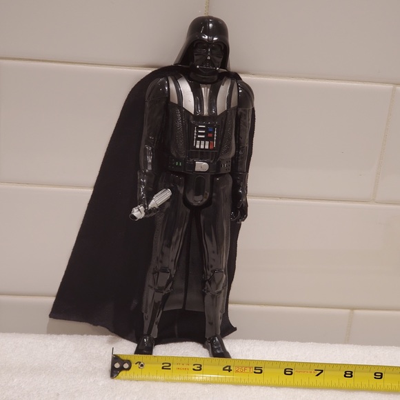 HASBRO Darth Vader Action Figure with Cape - Picture 6 of 7